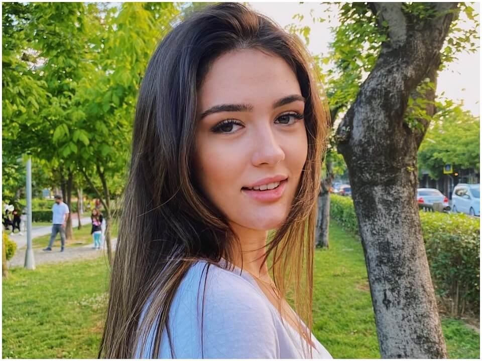 Zehra Güneş Bio, Wiki, Net Worth, Age, Height, Boyfriend